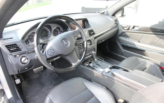 Mercedes-Benz Klasa E cena 151500 przebieg: 20720, rok produkcji 2010 z Mogielnica małe 466